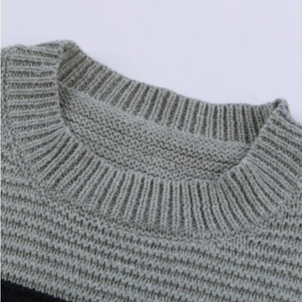 Button Detail Colorblock Sweater - Picture 7 of 9